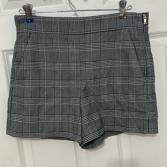 Zara Women's Plaid Shorts Grey/Black Size Medium High Waist Side Zipper Pockets - Picture 1 of 6